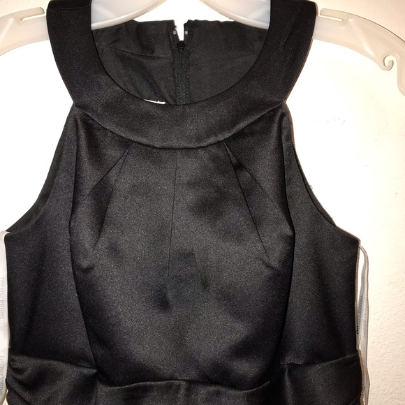 Short formal David’s Bridal gown - Picture 2 of 5